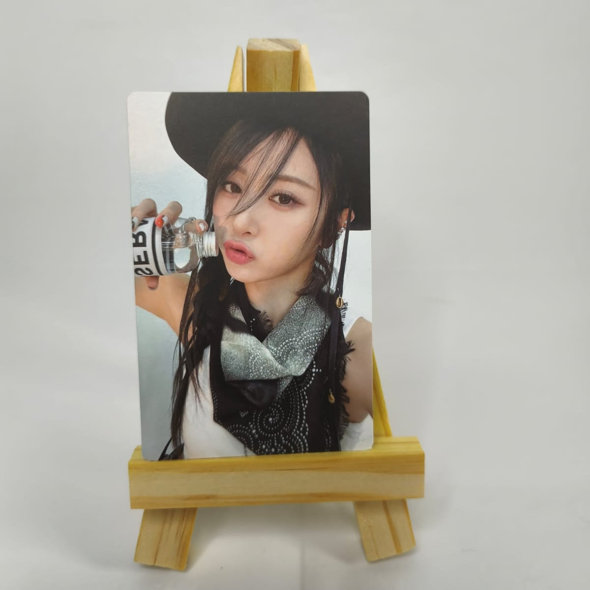 YUNJIN (LE SSERAFIM) - UNFORGIVEN COMPACT VER. PHOTOCARD