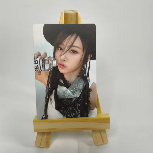 YUNJIN (LE SSERAFIM) - UNFORGIVEN COMPACT VER. PHOTOCARD
